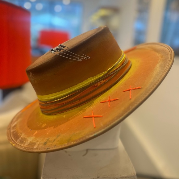 ATOUSA G Hand Painted Nude Hat w Orange Feather detail - Picture 3 of 3